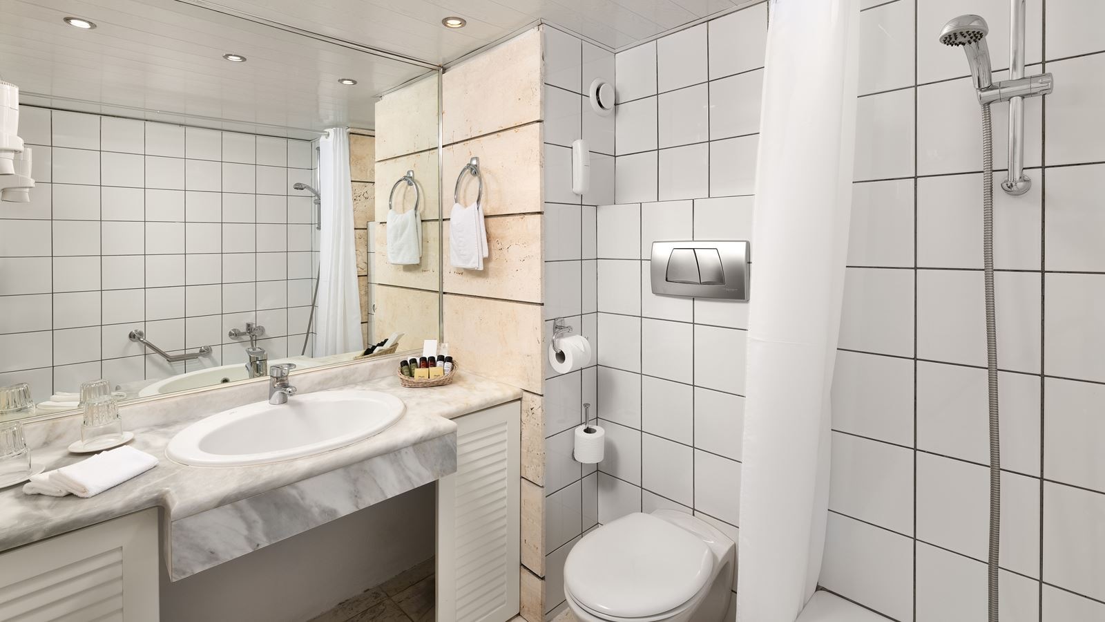 rooms-dbl-room-single-use-with-balcony