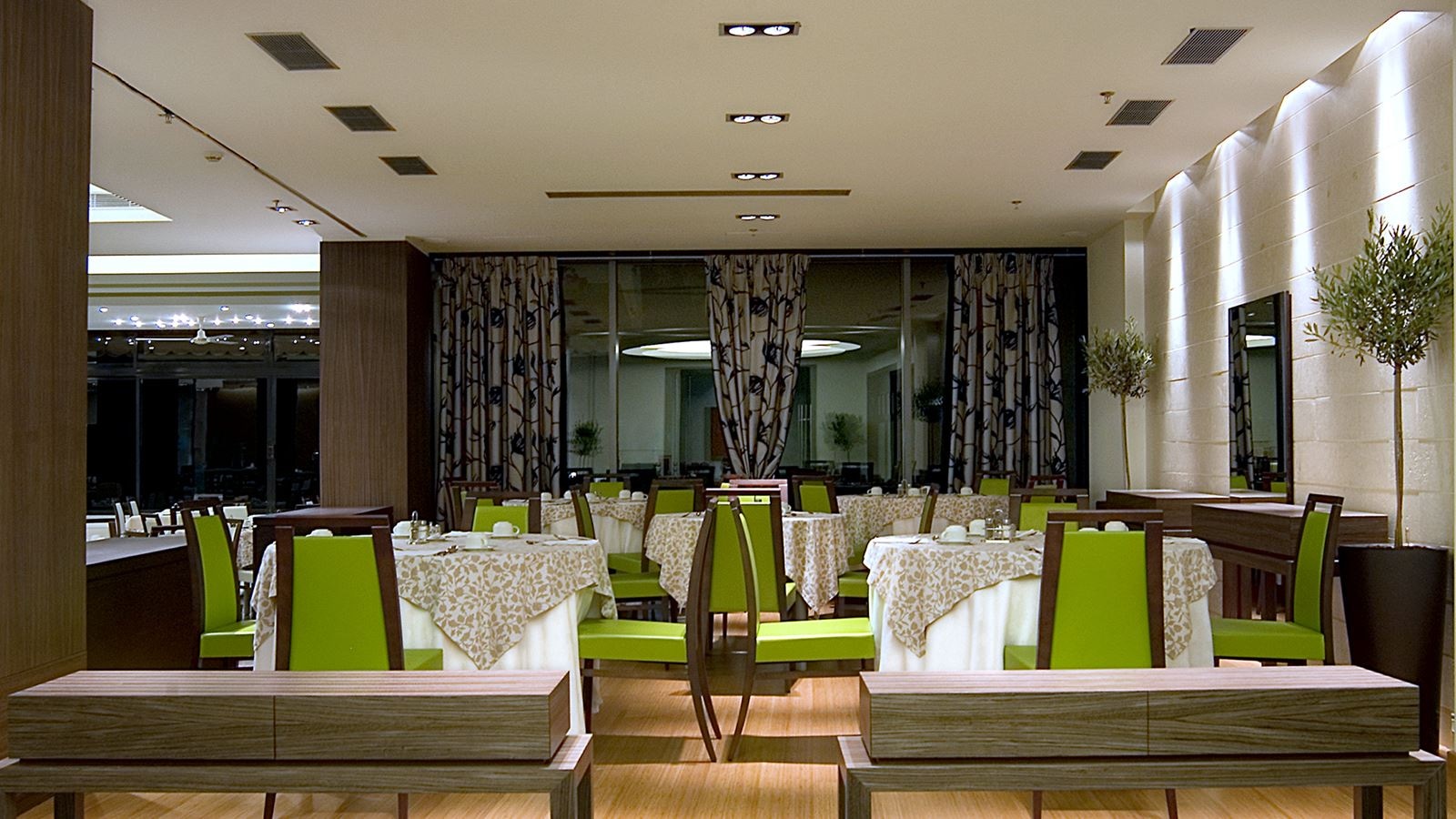 restaurants-elaia-main-restaurant