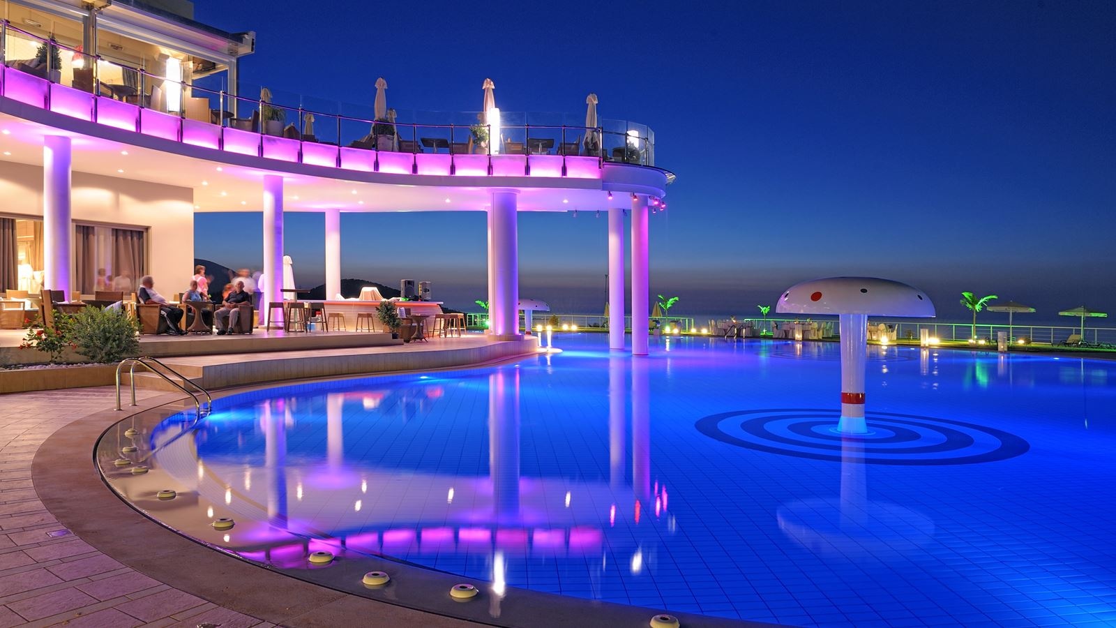 restaurants-pool-bar