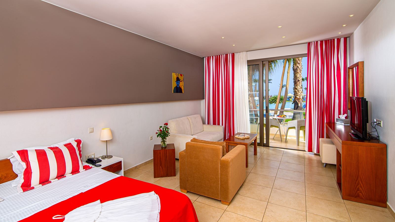 rooms-deluxe-room-pool-view