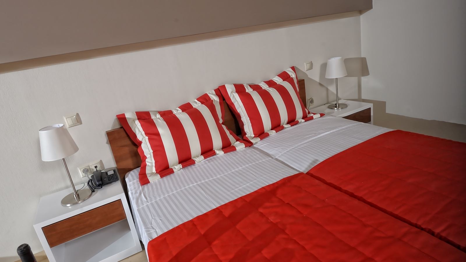 rooms-deluxe-room-sea-view