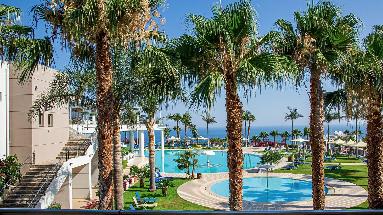 rooms-deluxe-room-sea-view