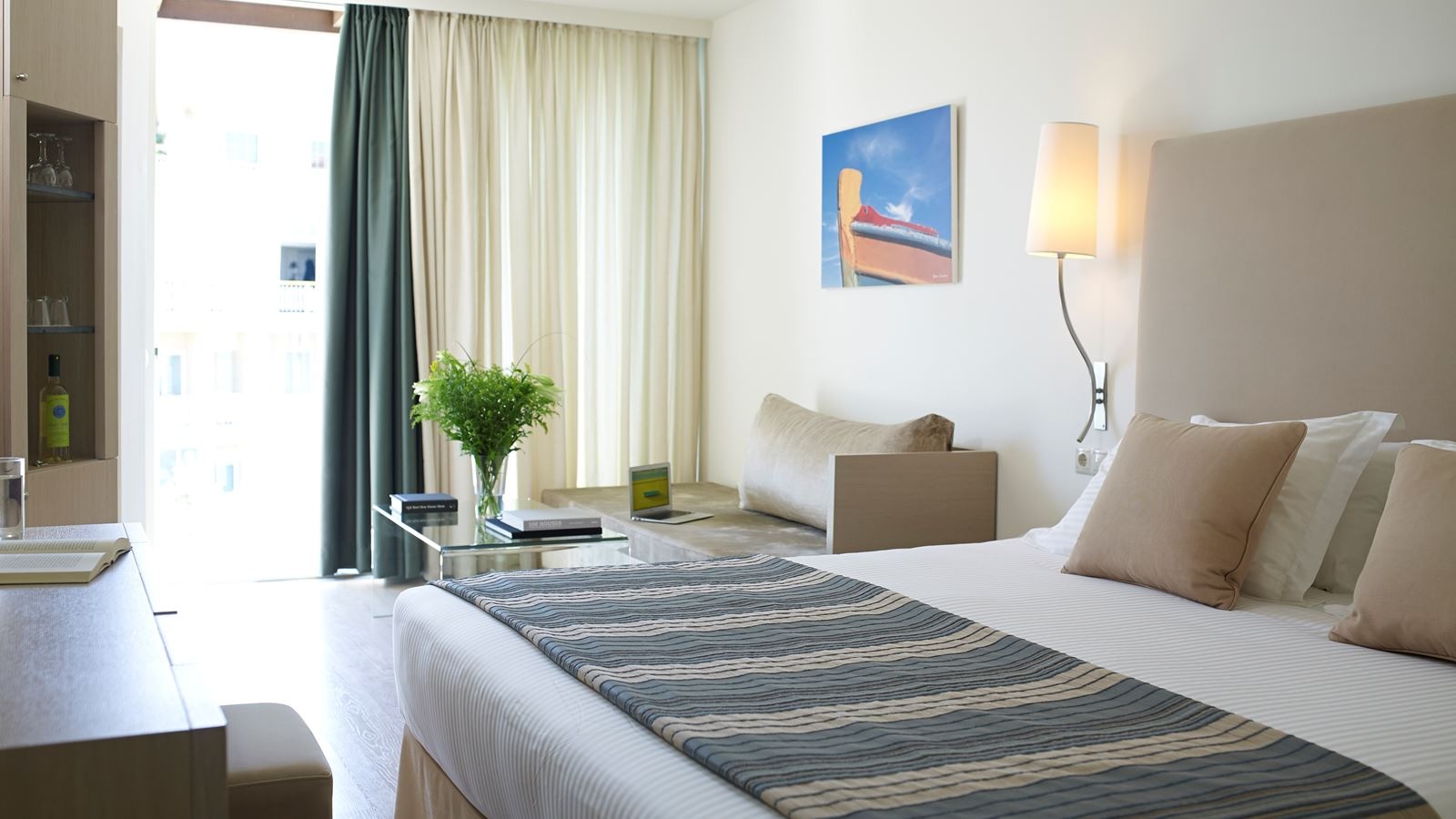 rooms-double-room-city-view