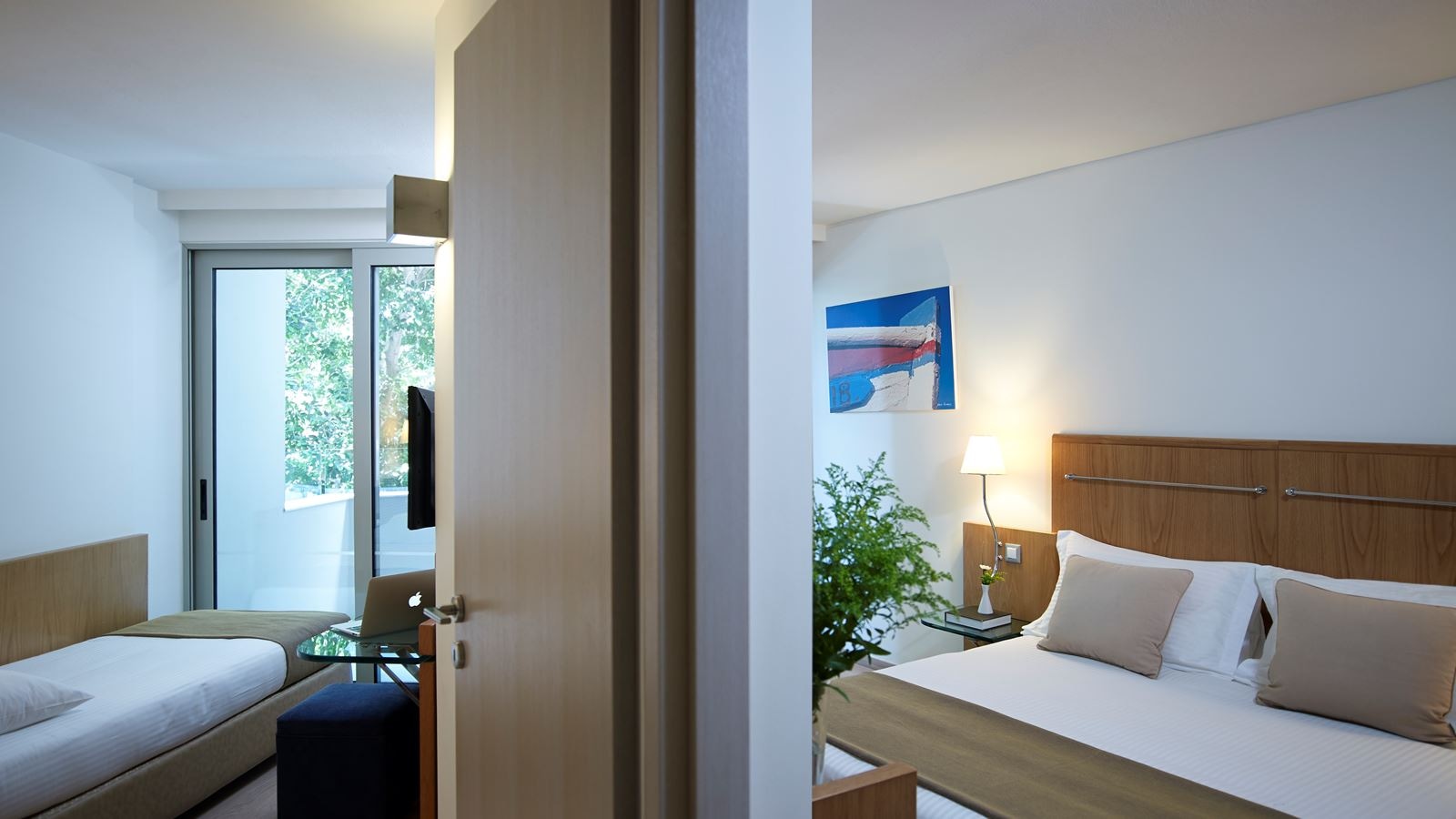 rooms-family--suite-2-separate-rooms