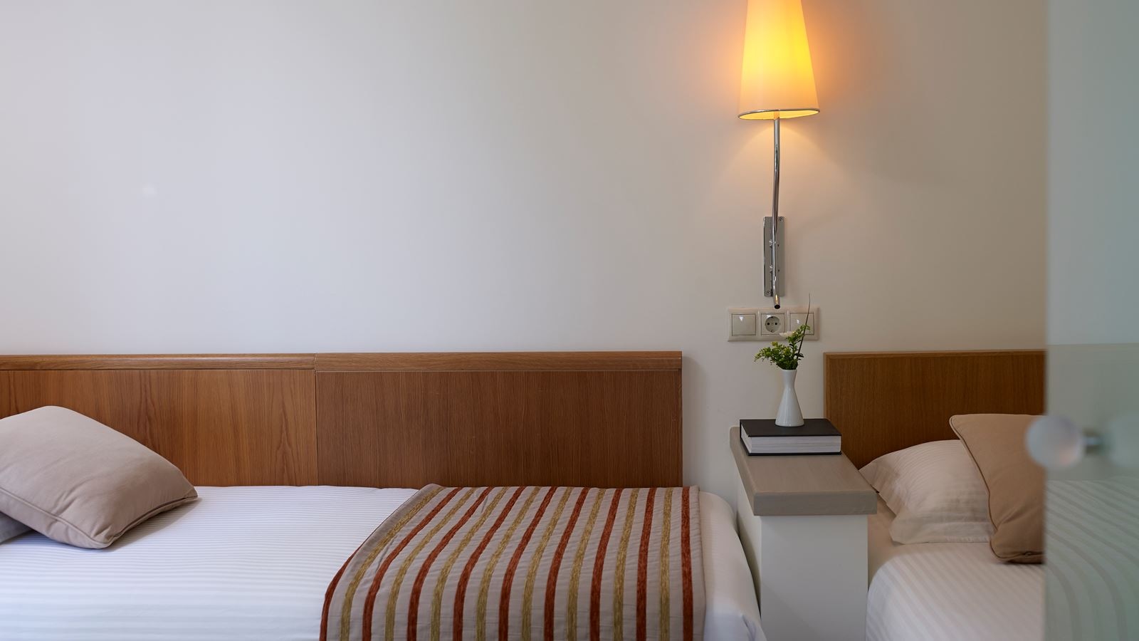 rooms-family--suite-2-separate-rooms