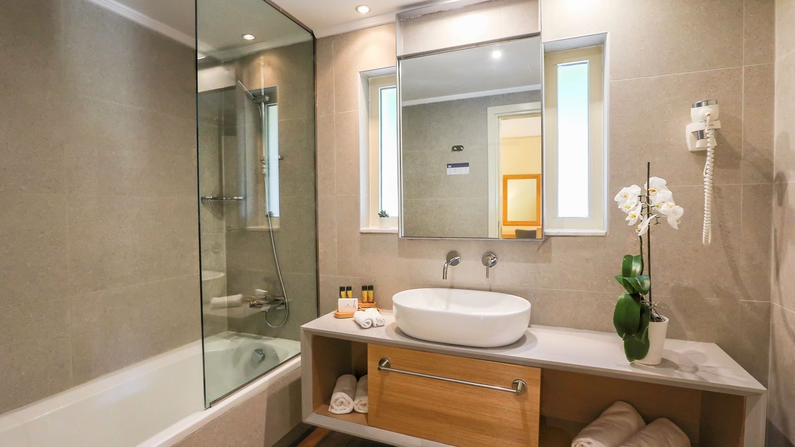 rooms-bungalow-garden-view-with-balcony