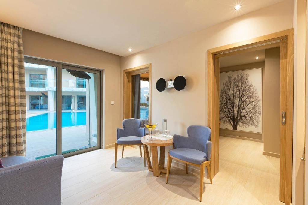 rooms-pool-suite-with-terrace