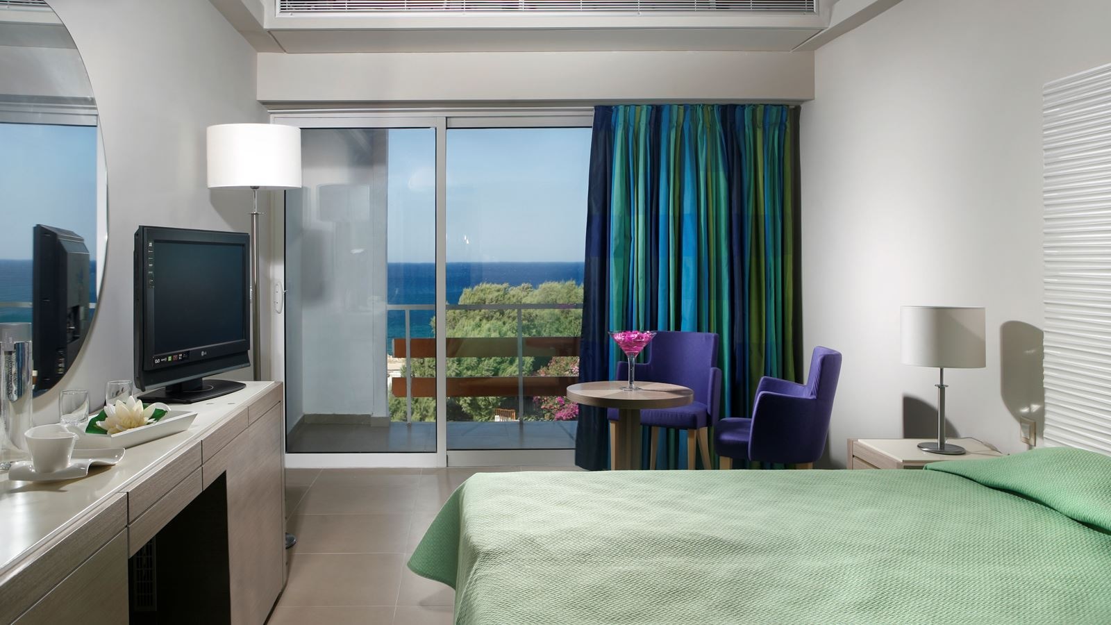 rooms-standard-side-sea-view-with-balcony