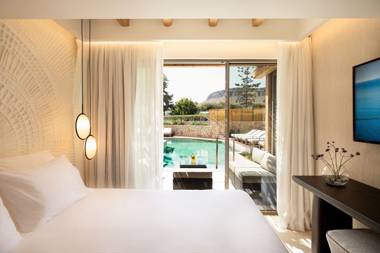 rooms-family-suite-swim-up-sharing-pool