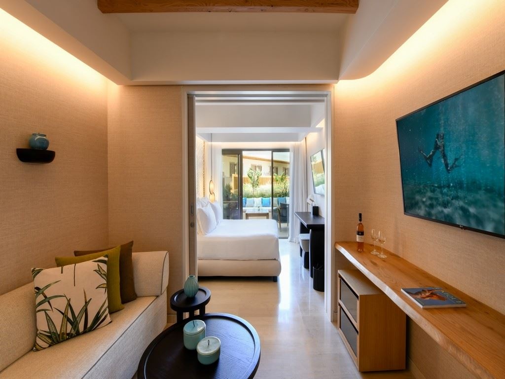 rooms-family-suite-private-courtyard