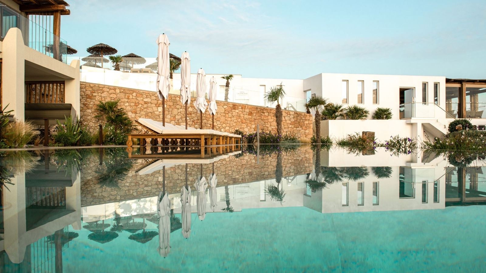 rooms-superior-double-swim-up-sharing-pool-sea-front