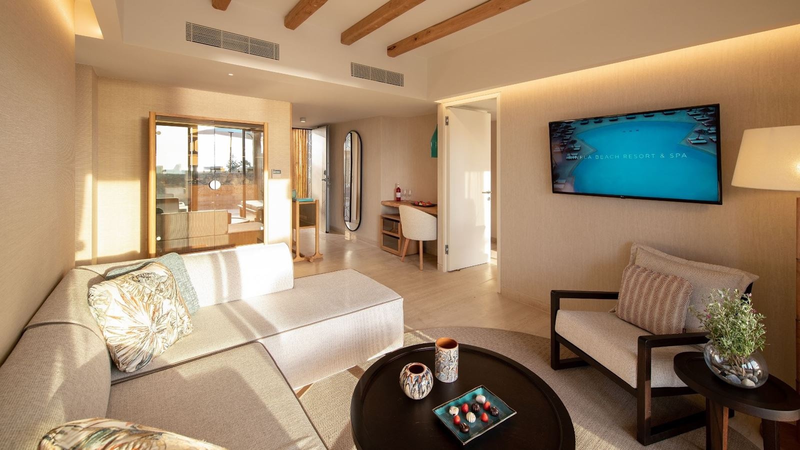 rooms-suite-sea-front-sharing-pool