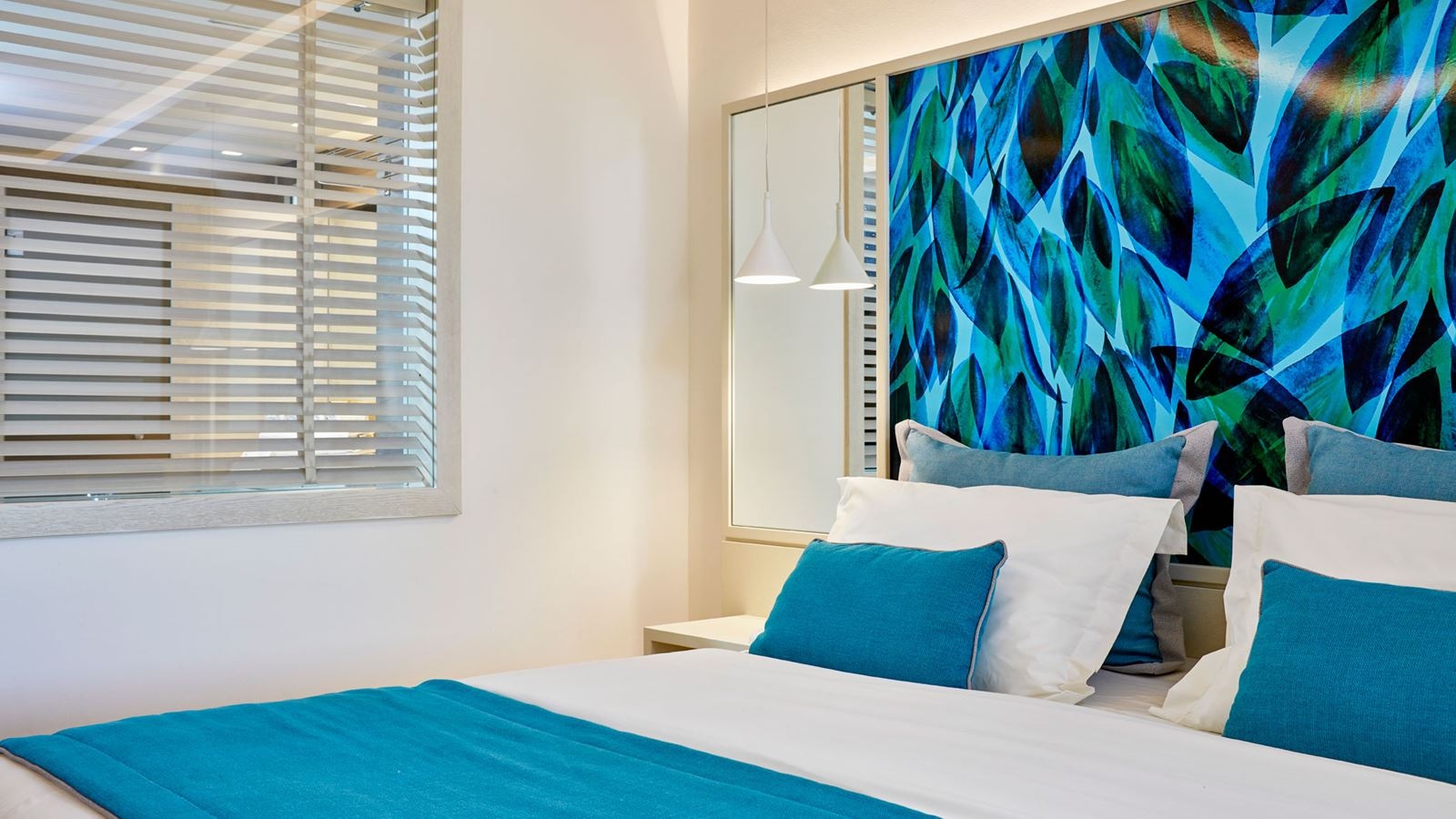 rooms-premium-family-sliding-door-landview-balcony