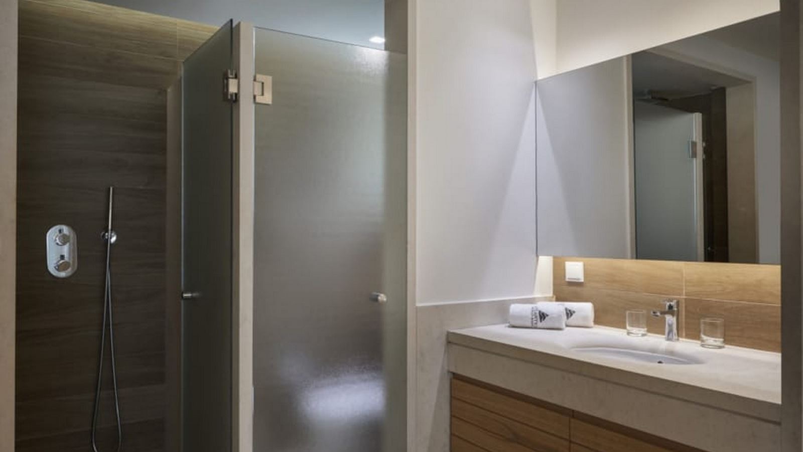 rooms-two-bedroom-suite-sea-view