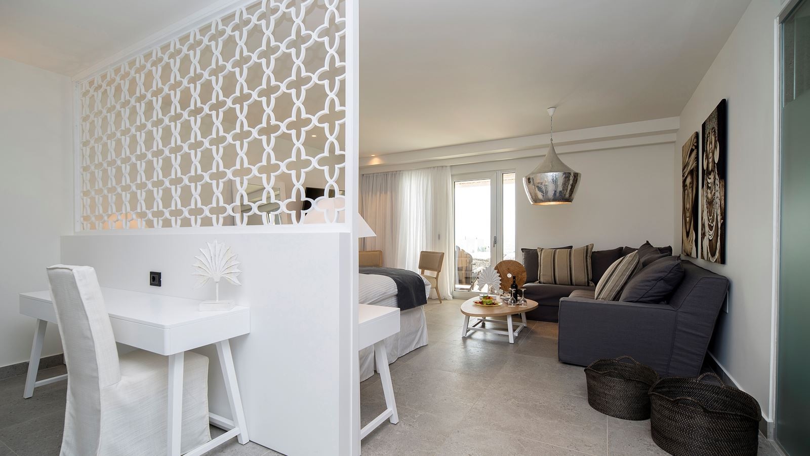 rooms-suite-sea-view-with-sharing-pool