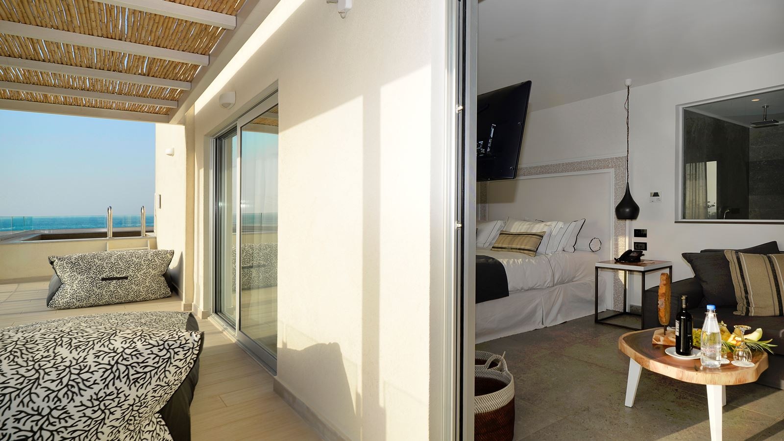 rooms-suite-sea-view-with-private-pool