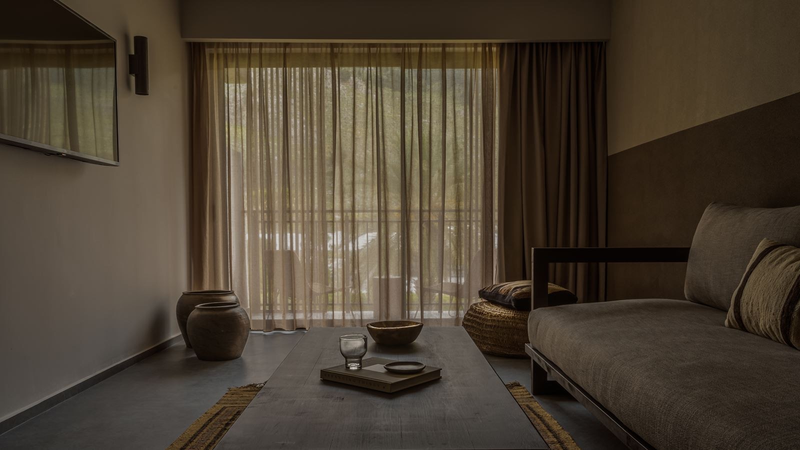 rooms-suite-balcony-or-terrace