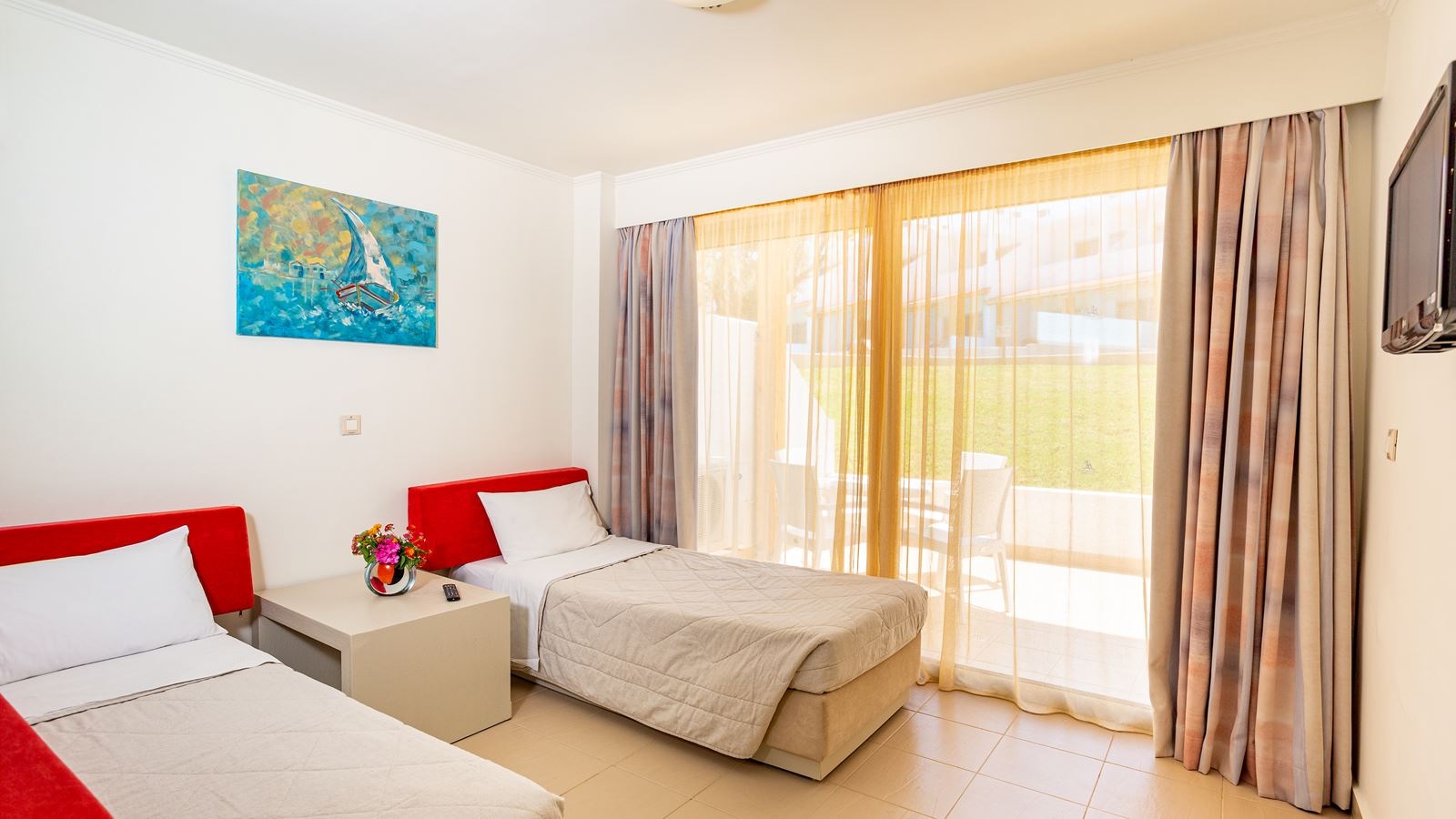 rooms-economy-family-room