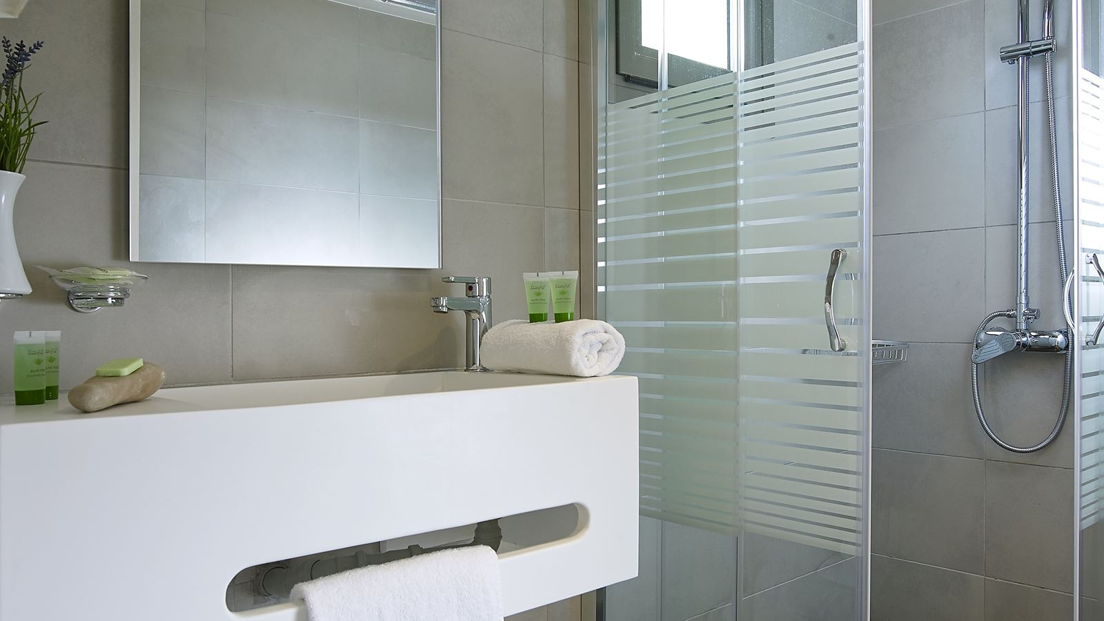 rooms-bungalow-garden-view