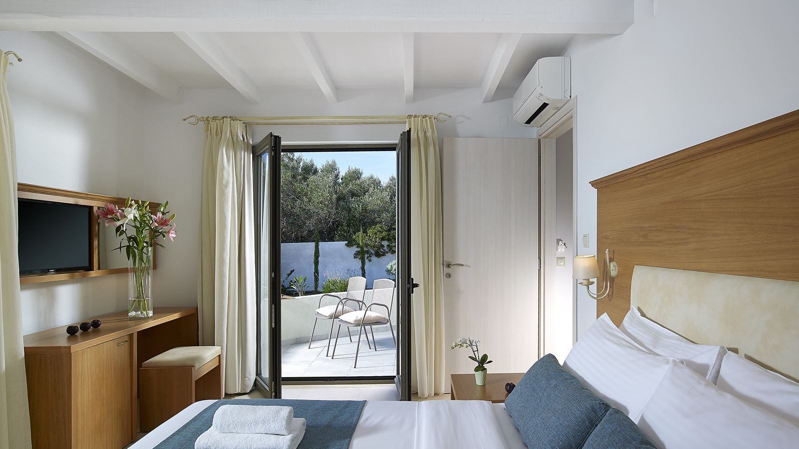 rooms-bungalow-garden-view