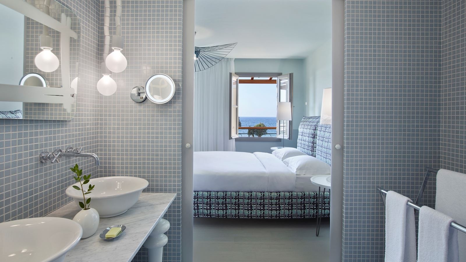 rooms-room-deluxe-sea-view