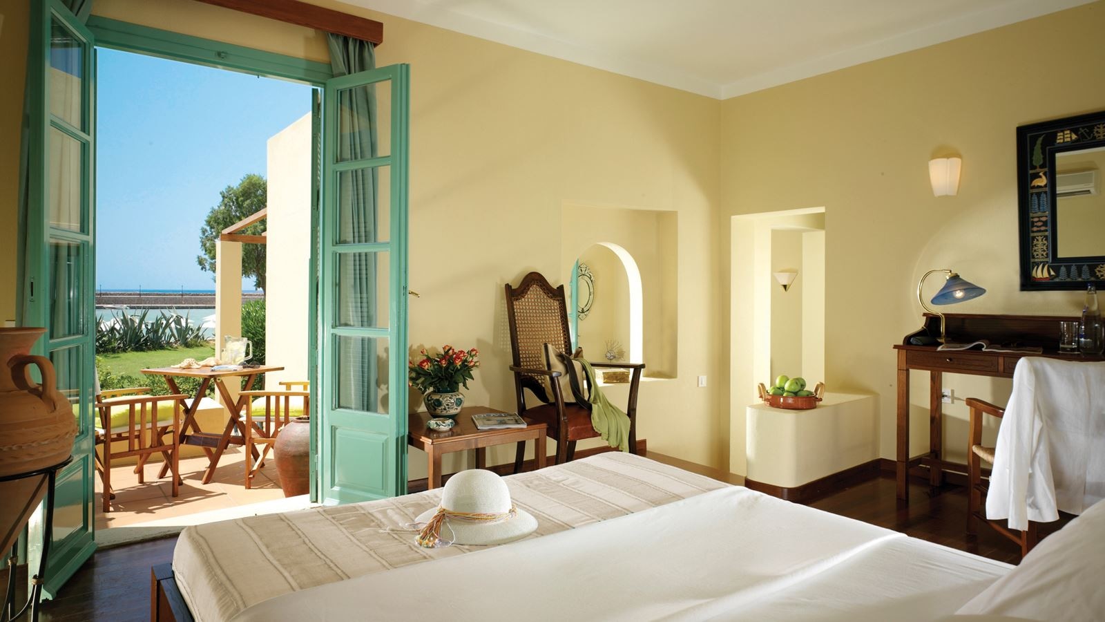 rooms-bungalow-suite-sea-front