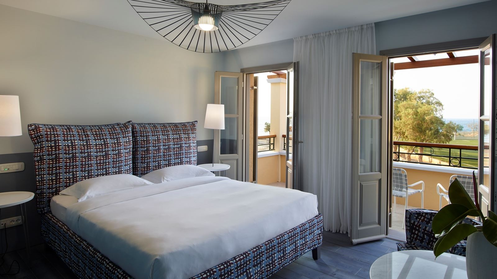 rooms-luxury-1-bedroom-suite-sea-view