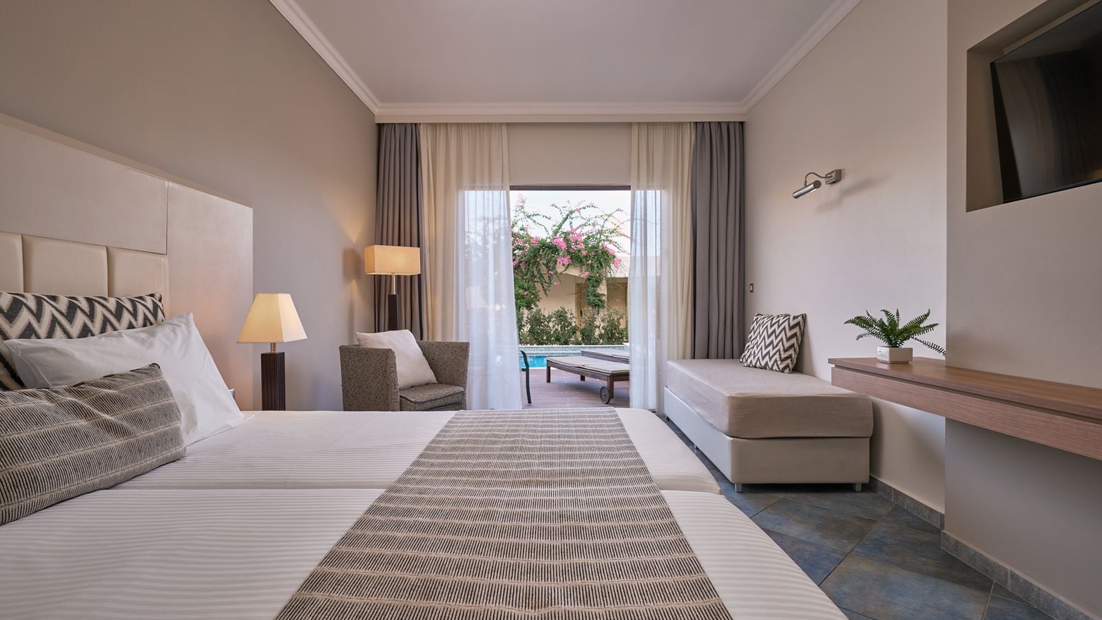 rooms-superior-private-pool-gv