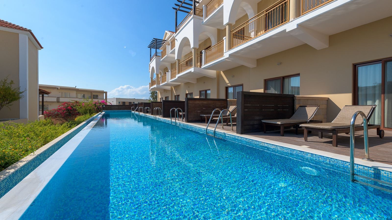 rooms-superior-sharing-pool-garden-view