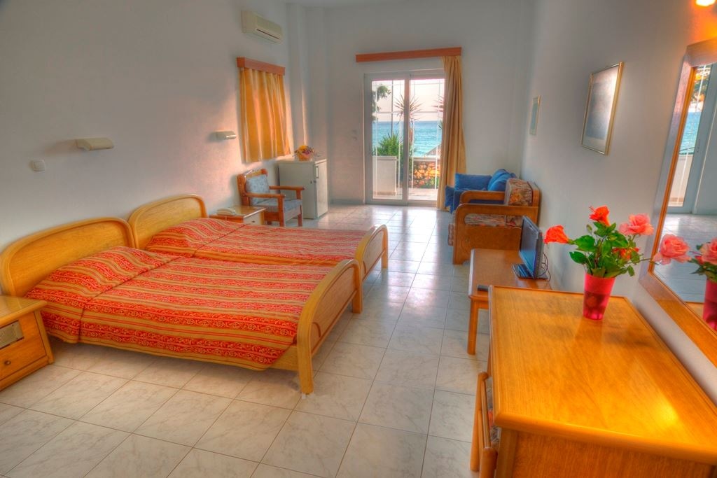 rooms-standard-triple-sea-view