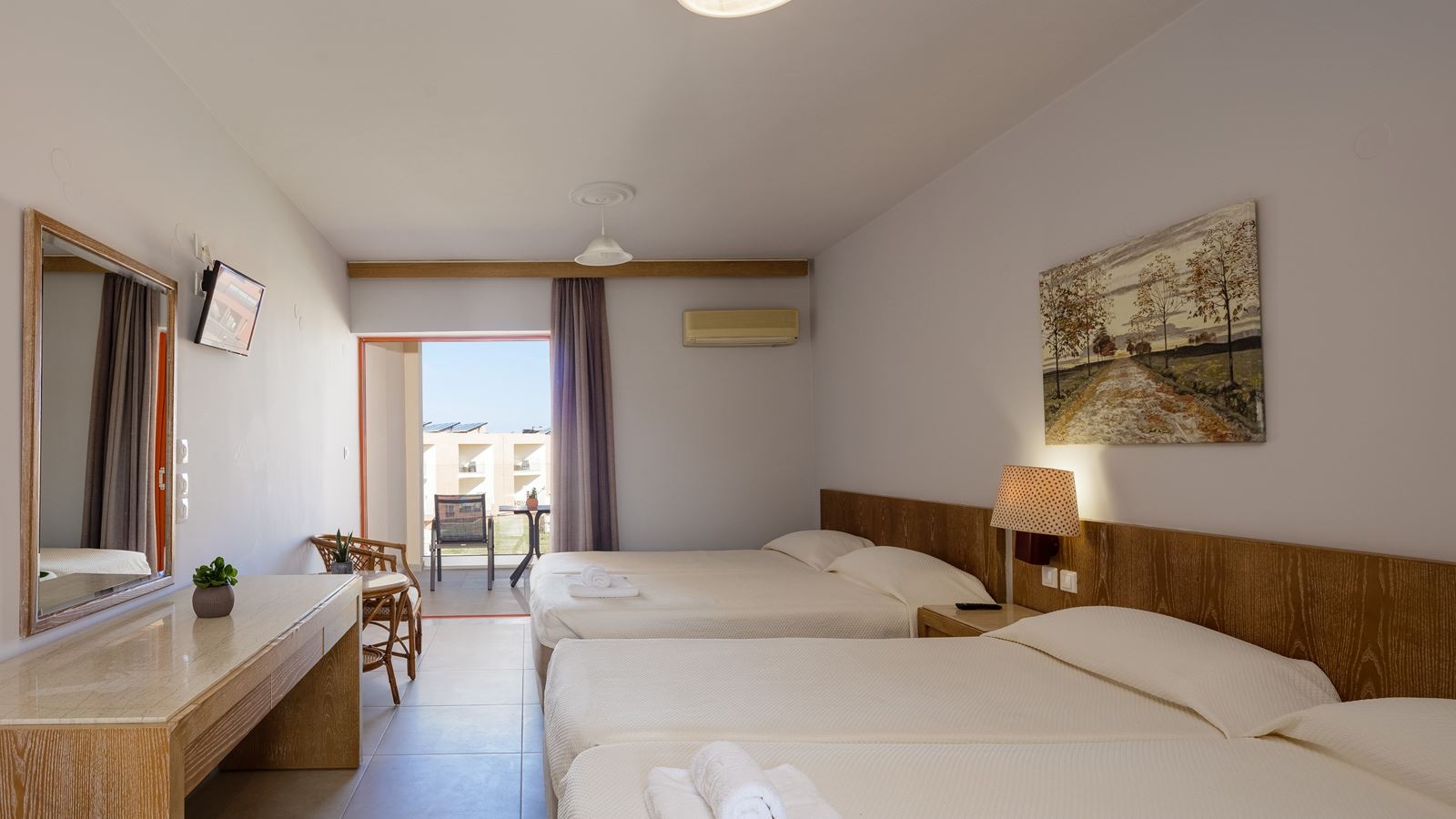 rooms-family-1-bedroom-balcony