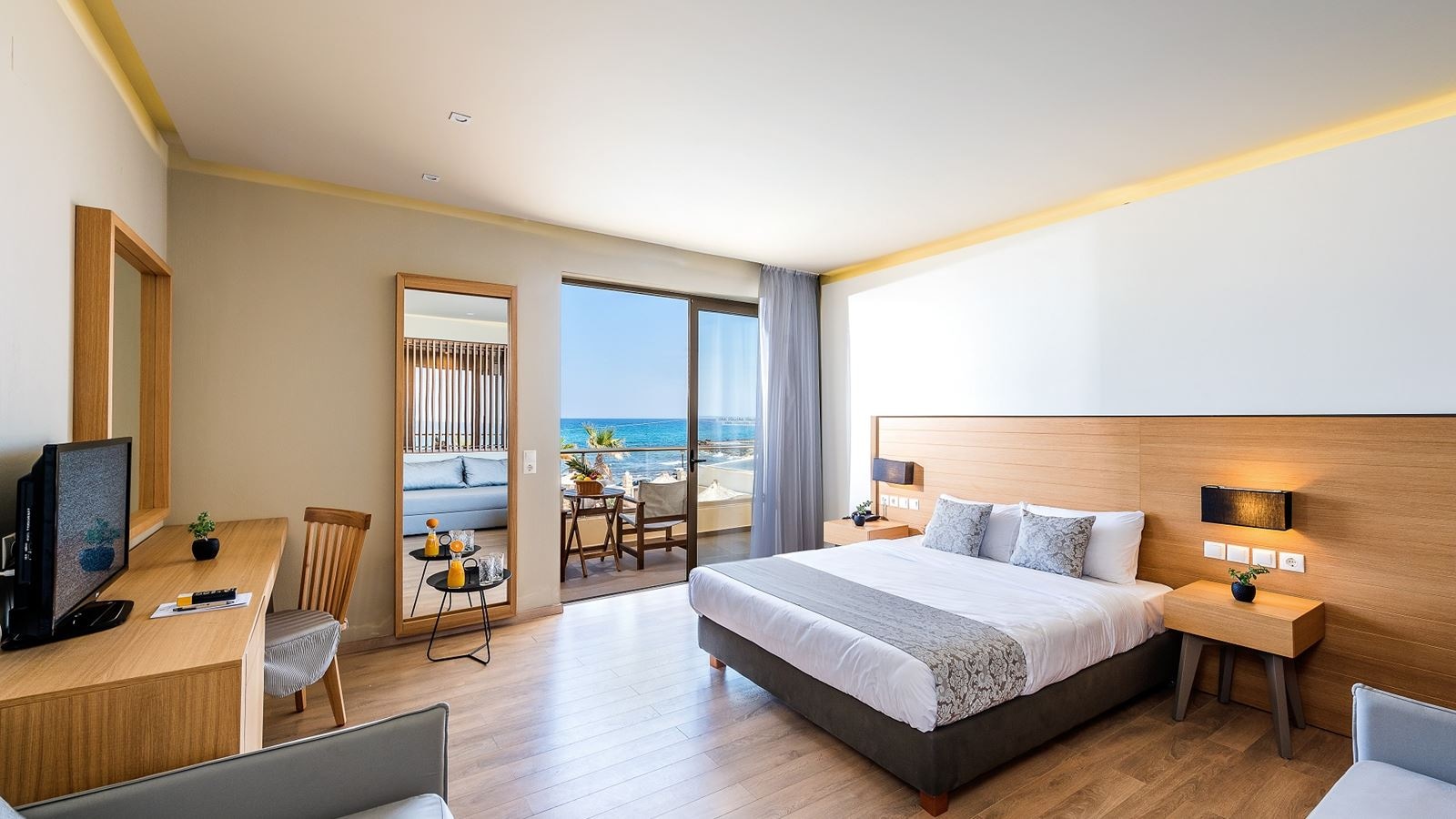 rooms-superior-room-with-sea-view-and-sharing-pool