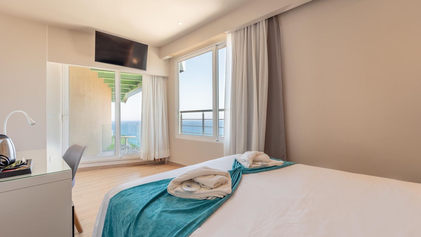 rooms-room-seaview-balcony-or-terrace
