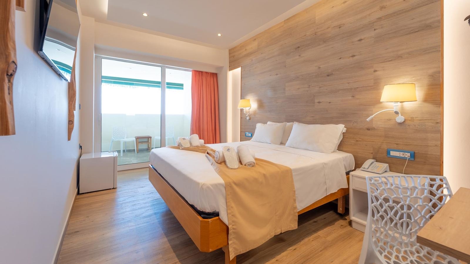 rooms-room-cityview-balcony-or-terrace