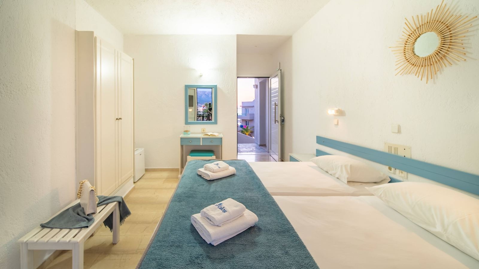 rooms-room-standard-double-sideseaview-balcony-or-terrace