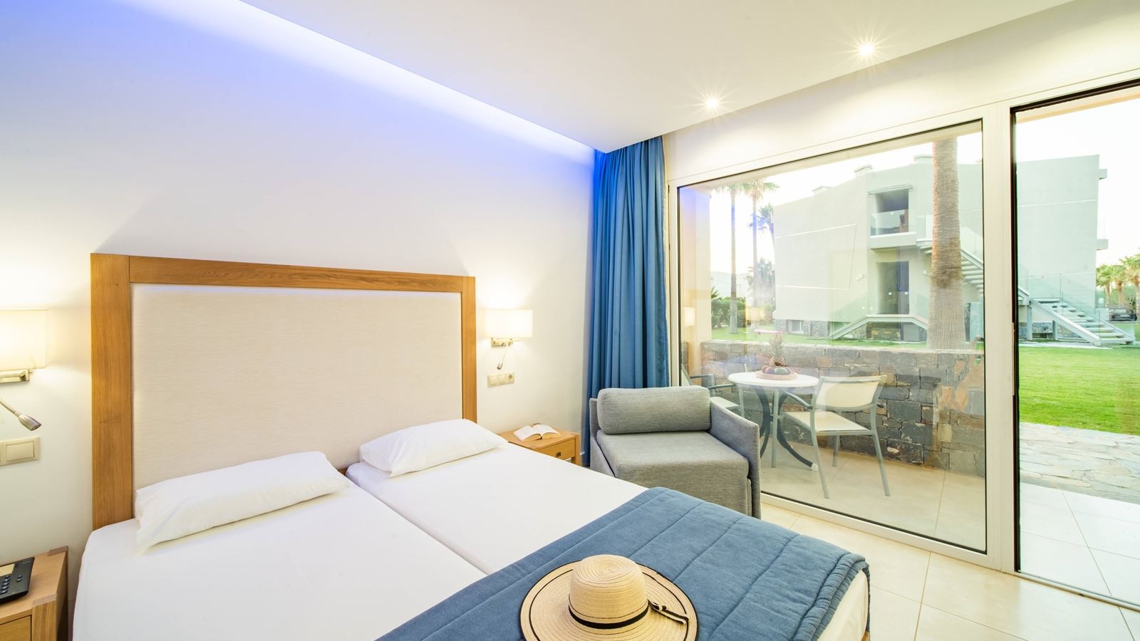 rooms-room-superior-triple-balcony-or-terrace