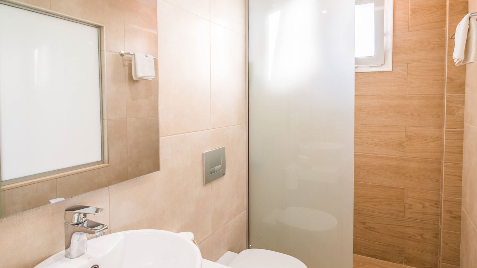 rooms-room-superior-triple-balcony-or-terrace