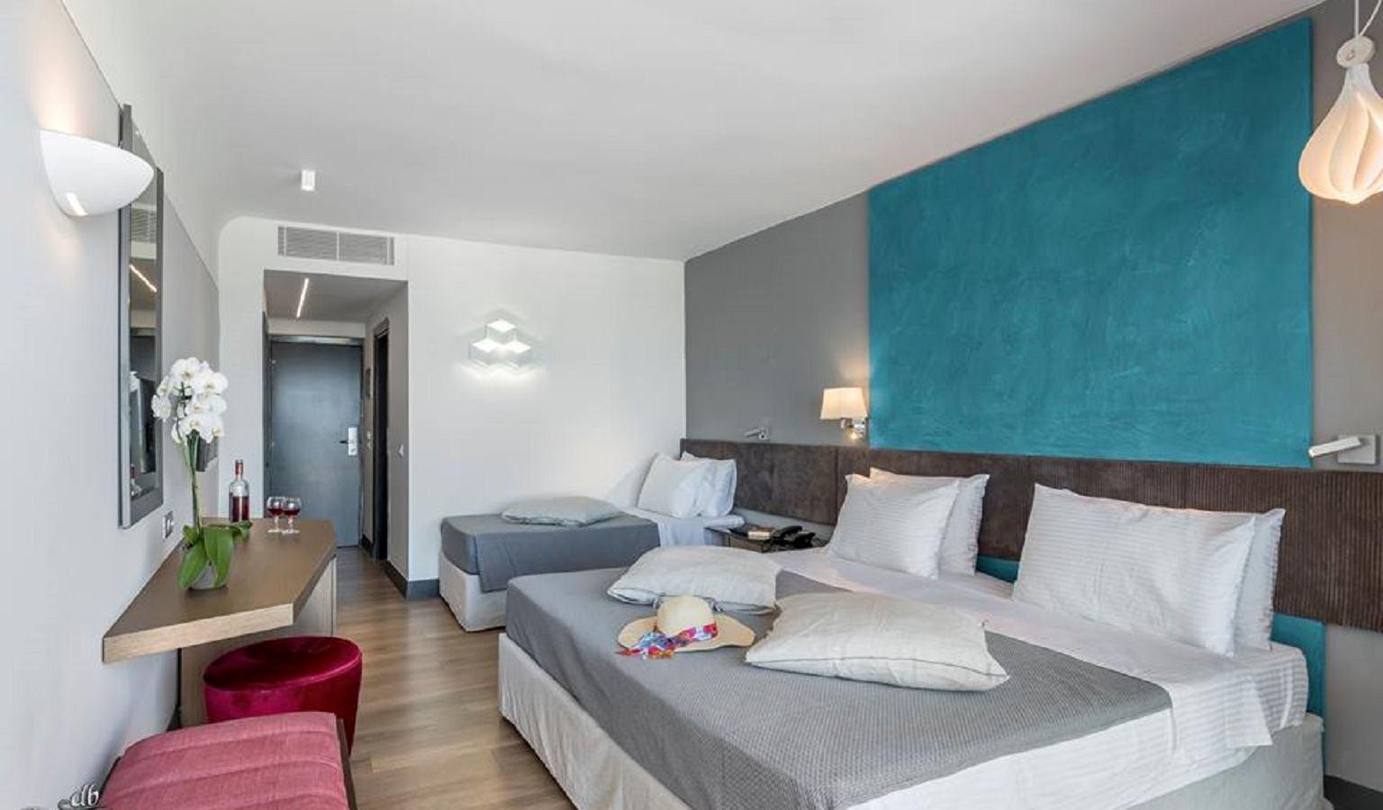 rooms-double-land-view-balcony