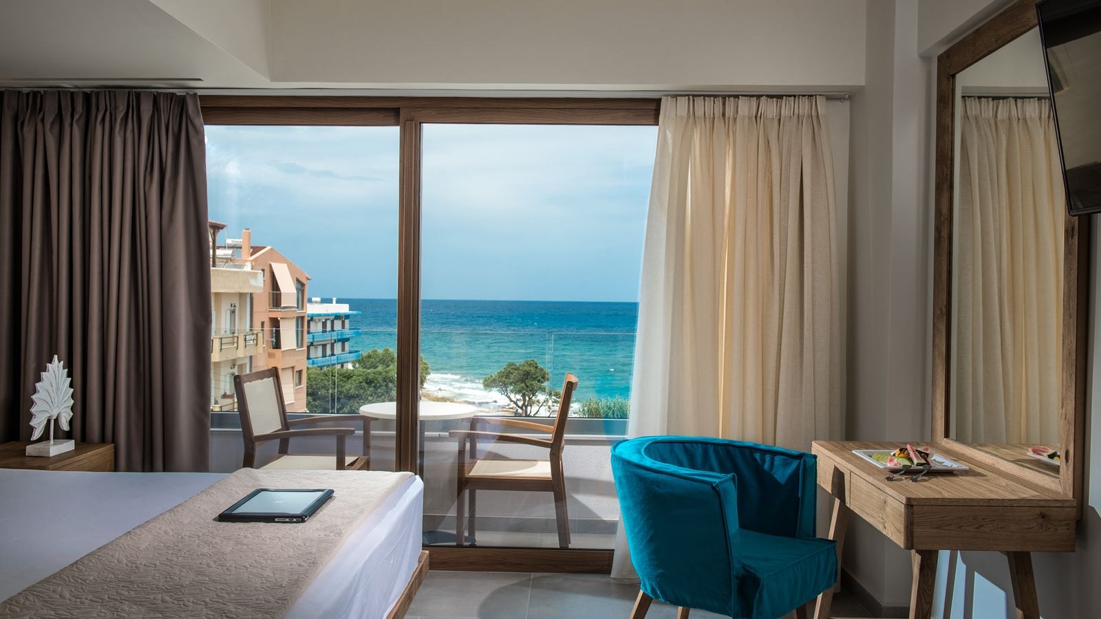 rooms-room-classic-double-seaview-a-building