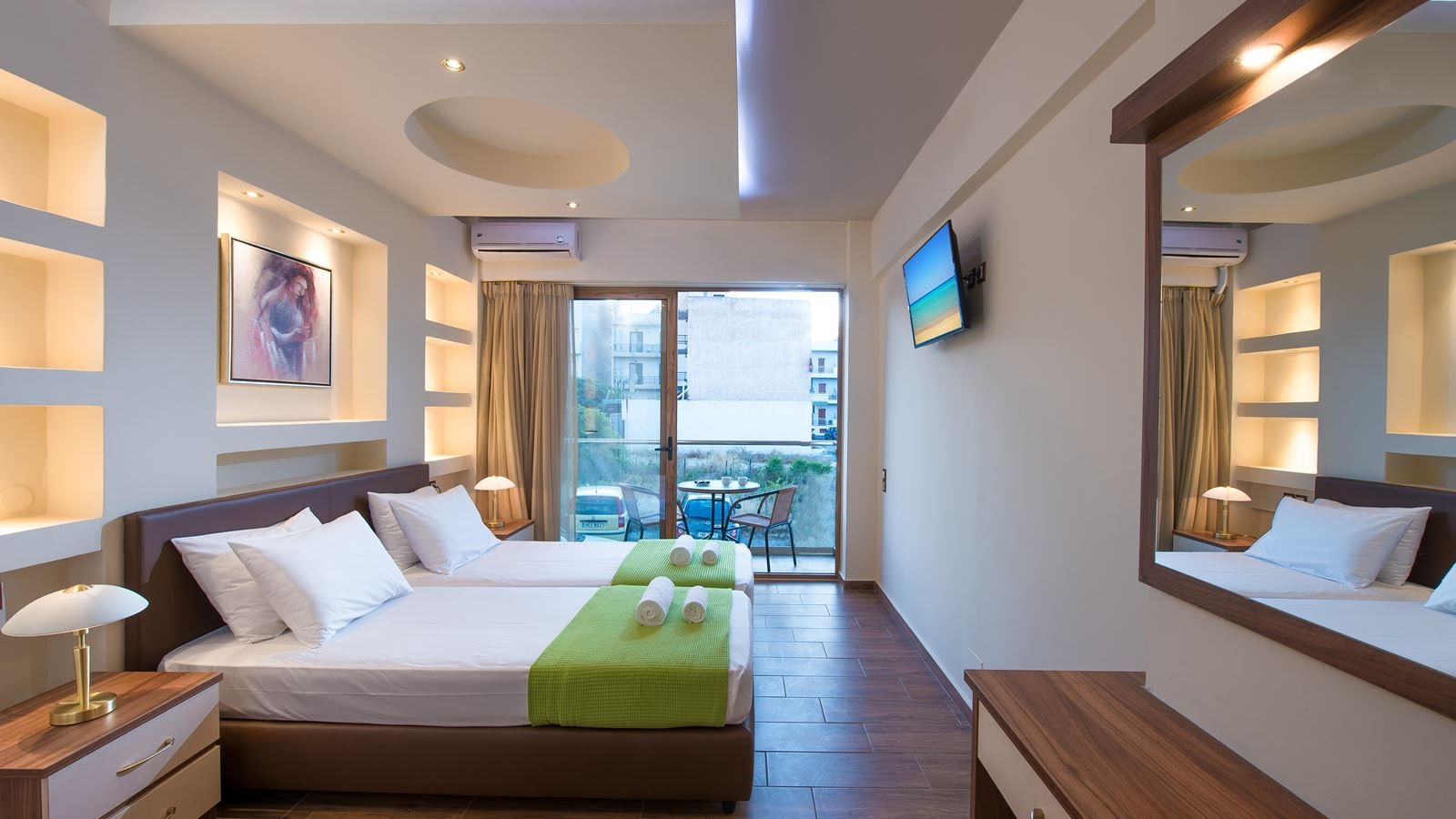 rooms-room-classic-bcd-building-with-sideseaview