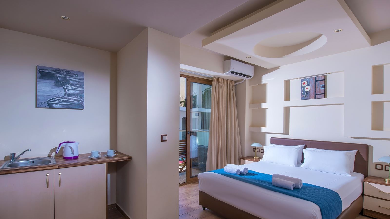 rooms-room-classic-bcd-building-with-sideseaview