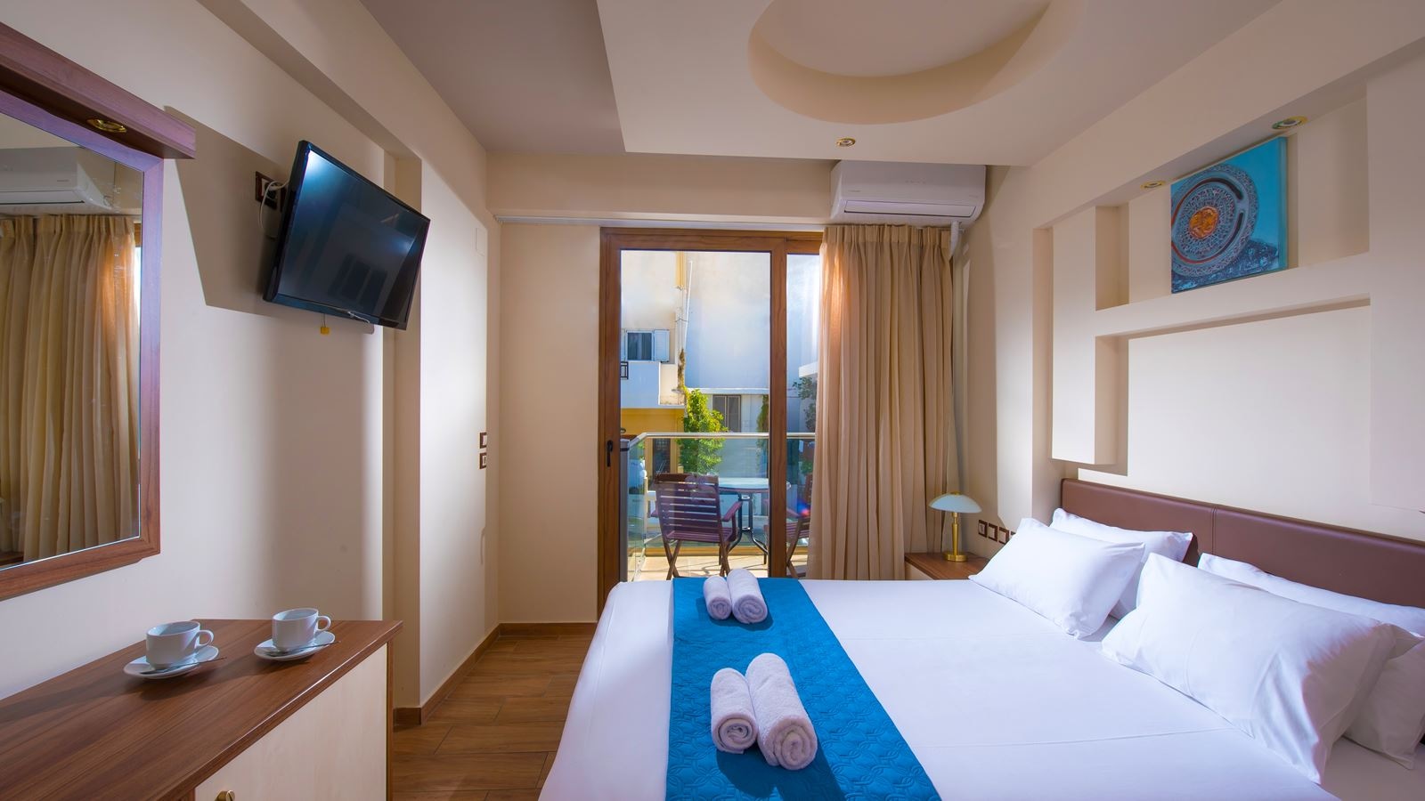 rooms-room-classic-bcd-building-with-sideseaview