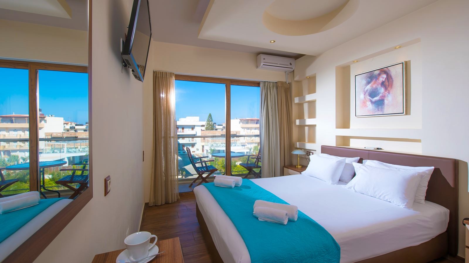 rooms-room-classic-bcd-building-with-sideseaview