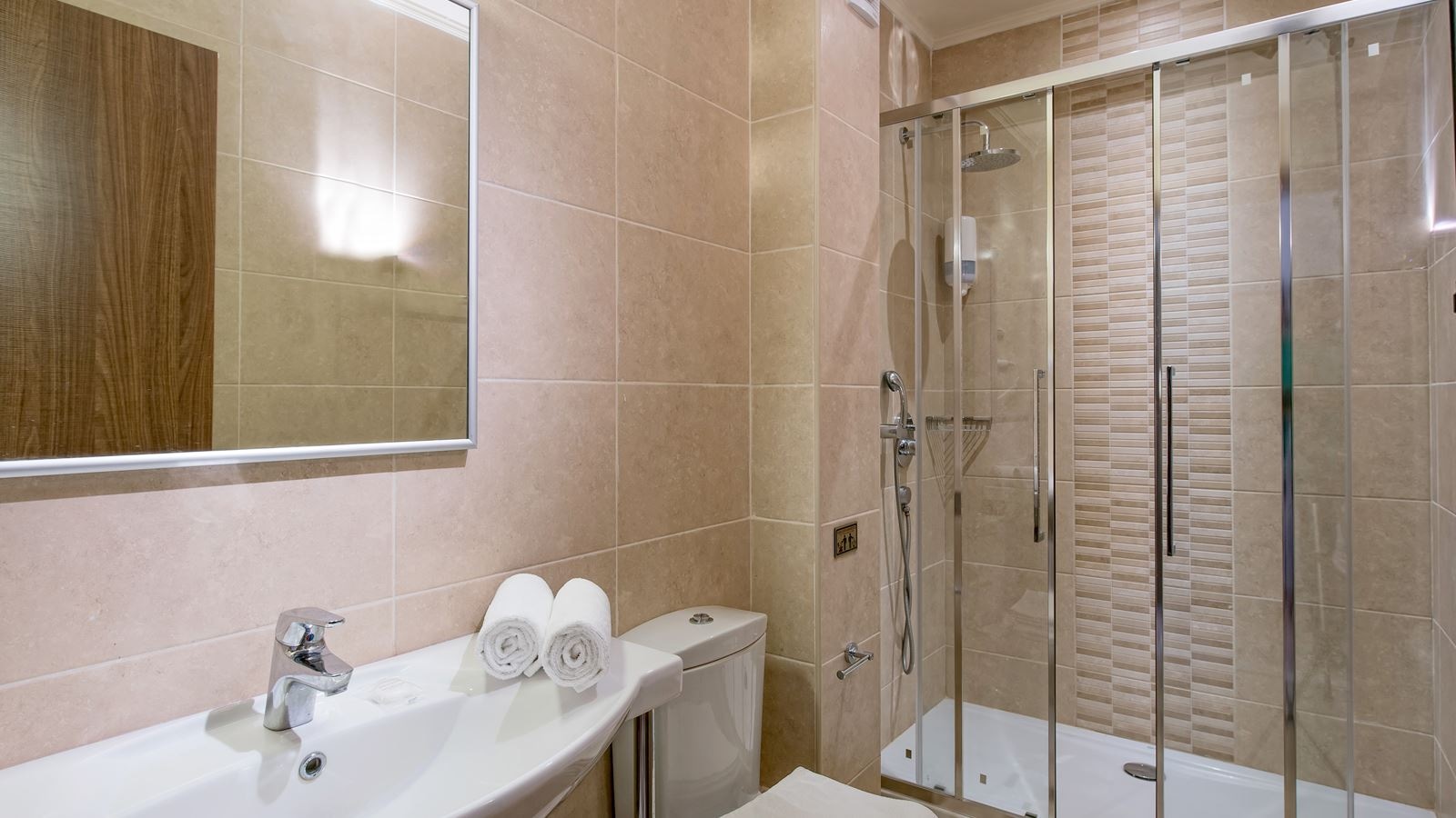 rooms-room-classic-double-bcd-building-basement