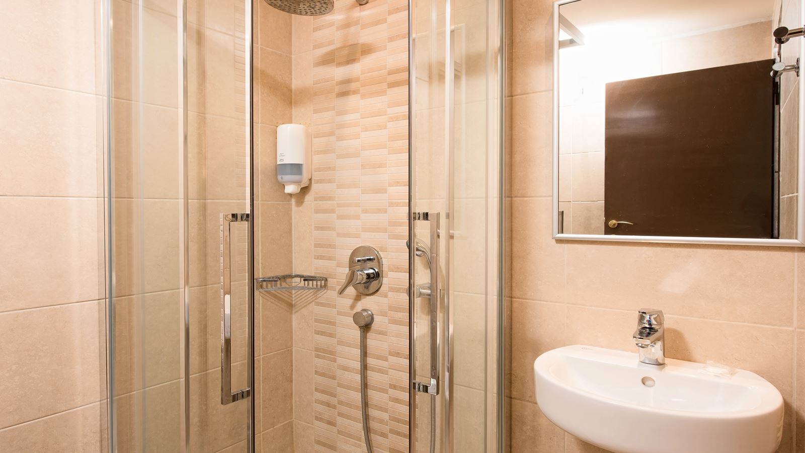 rooms-room-classic-double-bcd-building-basement