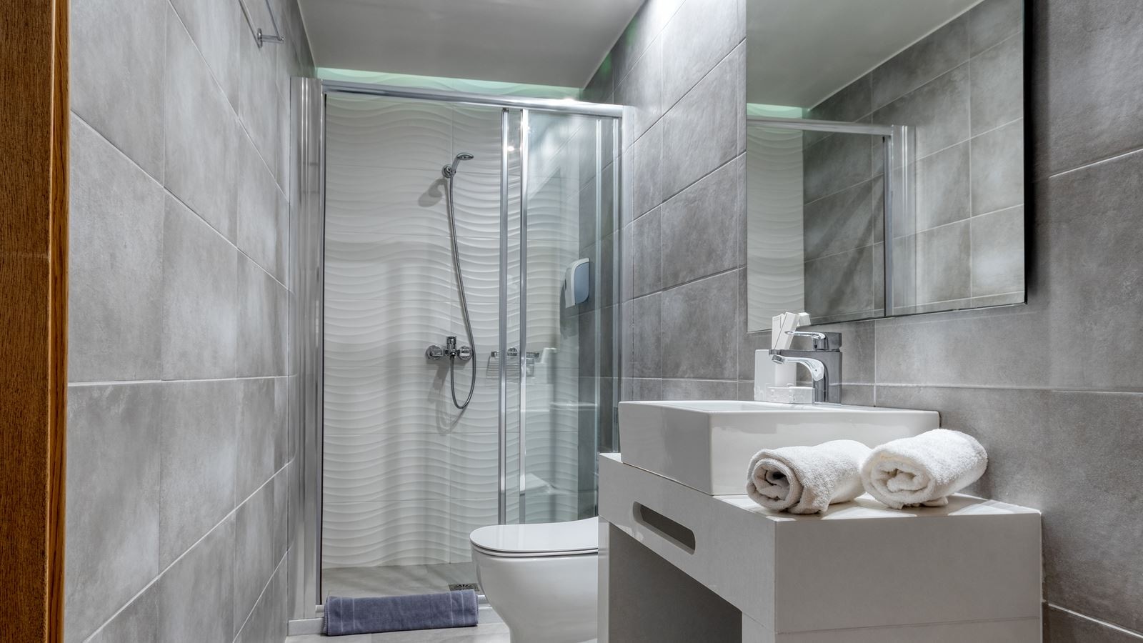 rooms-room-classic-cityview-a-building