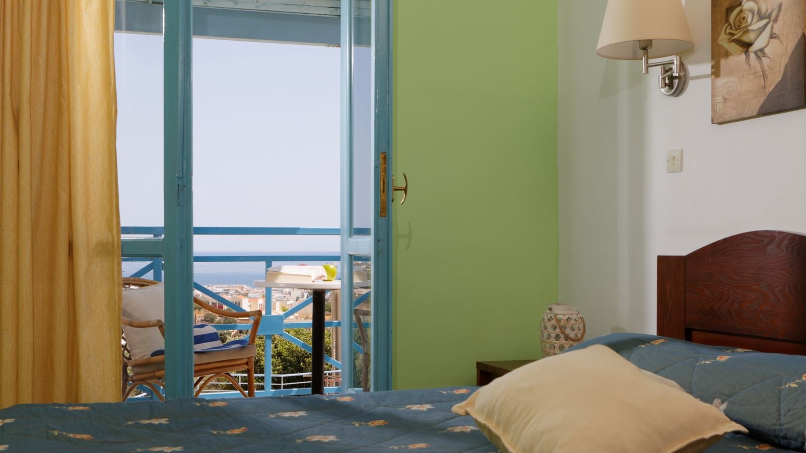 rooms-standard-apartment-balcony-or-terrace