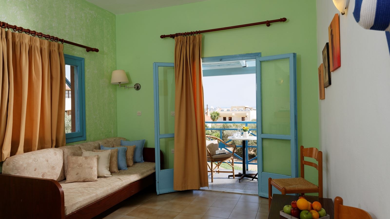 rooms-standard-apartment-balcony-or-terrace