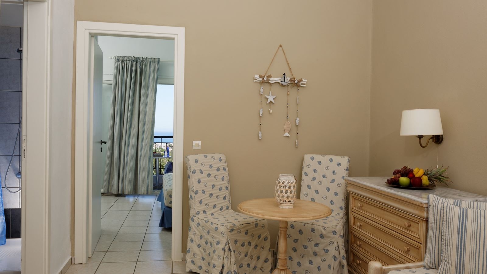 rooms-deluxe-apartment-balcony-or-terrace