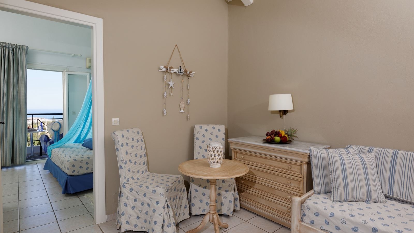 rooms-deluxe-apartment-balcony-or-terrace